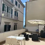 Casa Vacanza Vista Mare Chiaia Апартаменты Неаполь
