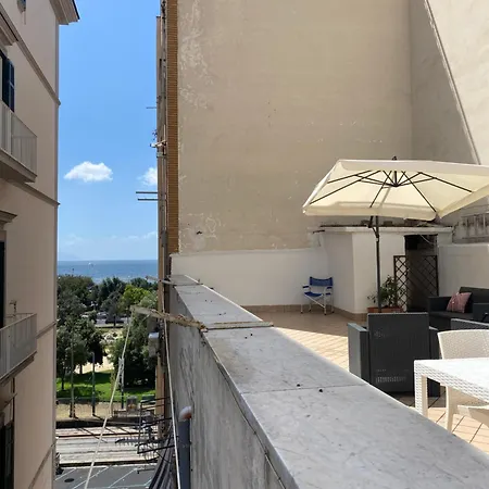 Casa Vacanza Vista Mare Chiaia Апартаменты *