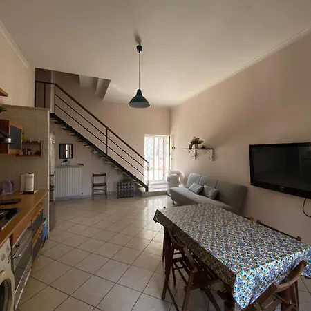Casa Vacanza Vista Mare Chiaia Апартаменты *
